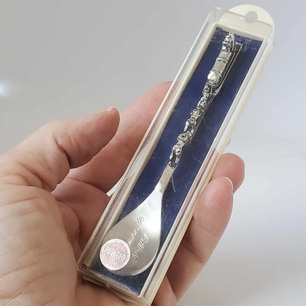Vtg PCW 1985 Pewter Canada Yellowknife NWT Dog Sled Souvenir Collectors Spoon